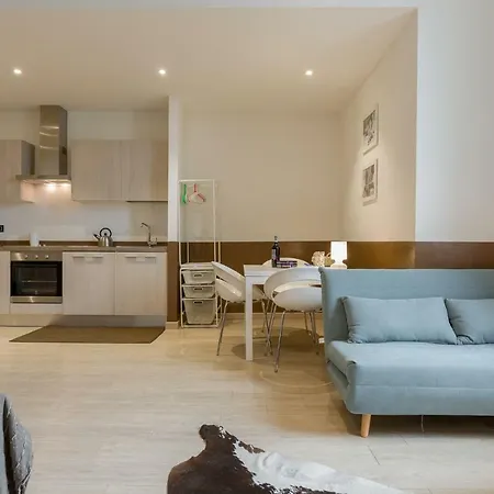 아파트 Domus Athesis Al Teatro *