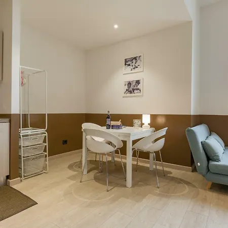 아파트 Domus Athesis Al Teatro